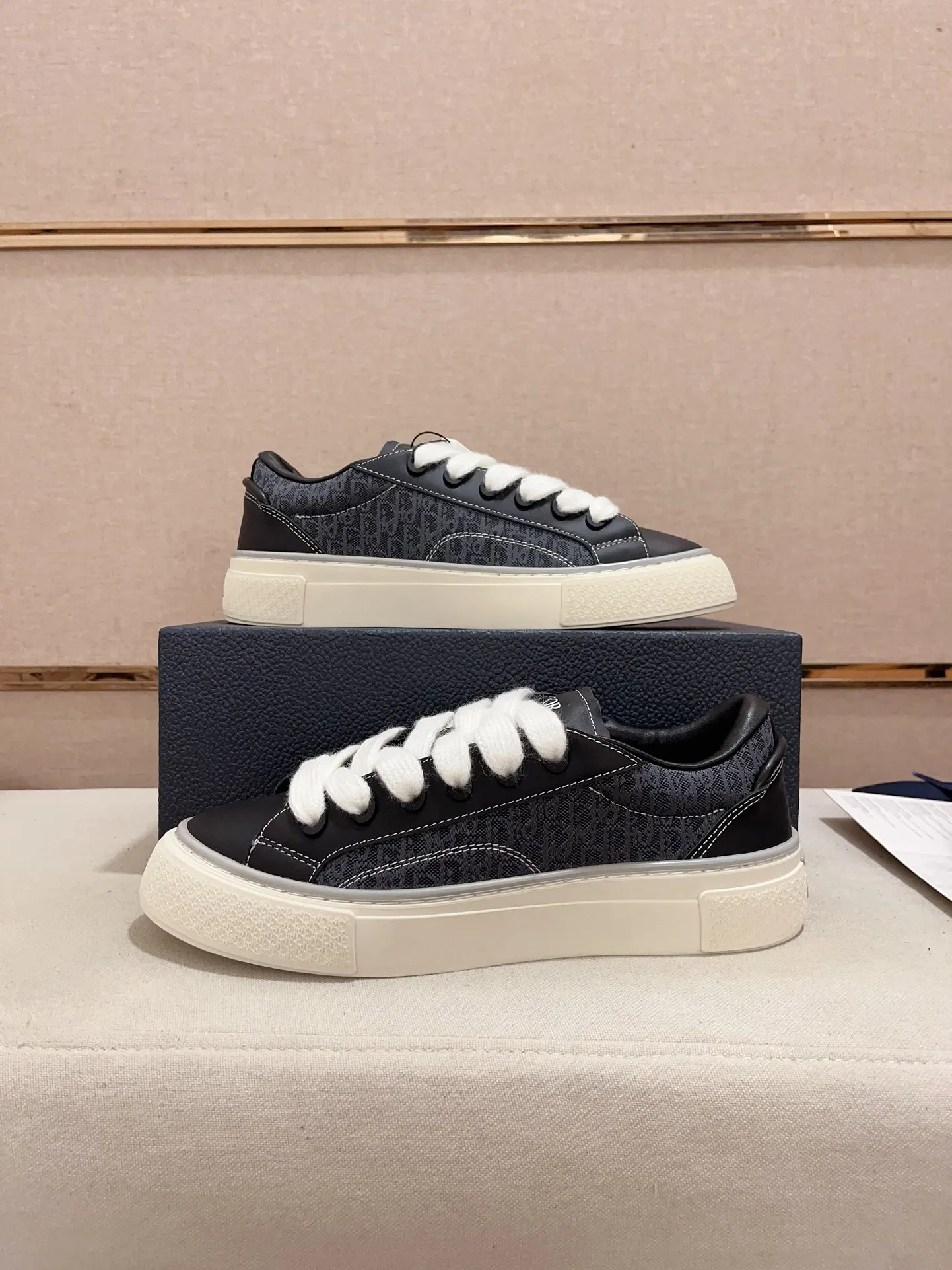 Men's shoes 💰: 640💰[Dior·Dior] Top 🔍Couple model💏🔍New casual sports style couple shoes, new four-season design, perfect workmanship, lace-up lazy style to create wardrobe quality, upper: imported first-layer cowhide, sheepskin lining is soft and comfortable, ultra-light TPU wear-resistant outsole, simple, versatile fashion men's shoes, excellent color code number 35--44